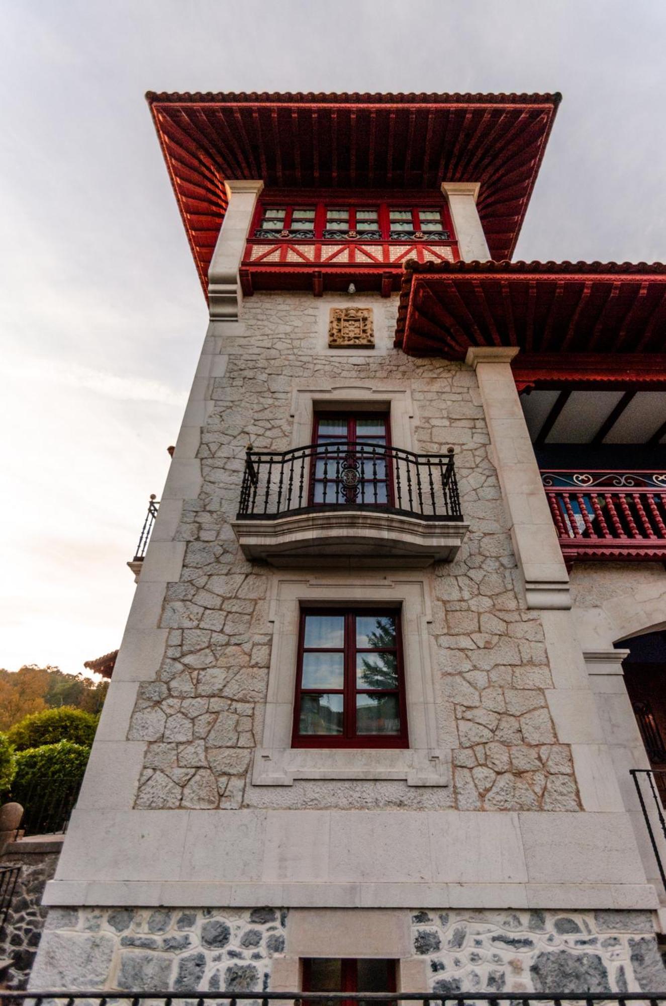 Hotel Palacete Real Villamayor  Exterior photo